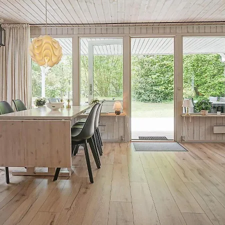 6 Person In Nexo-by Traum *