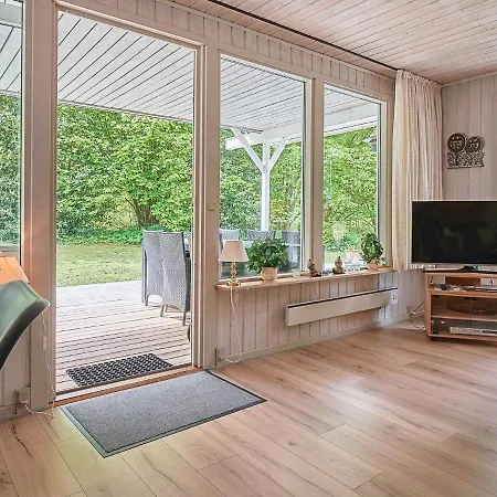 6 Person In Nexo-by Traum Neksø