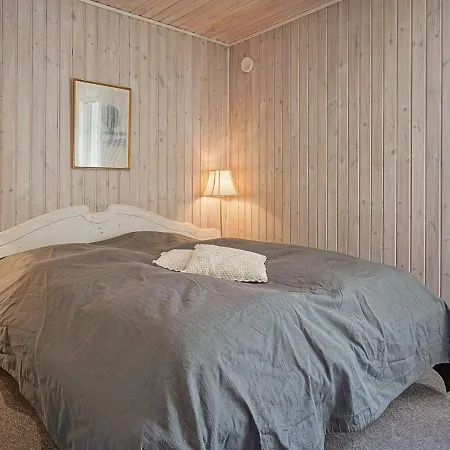 6 Person In Nexo-by Traum *