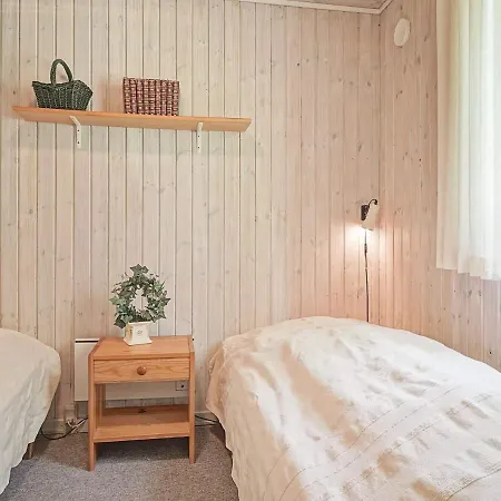 6 Person In Nexo-by Traum * Neksø