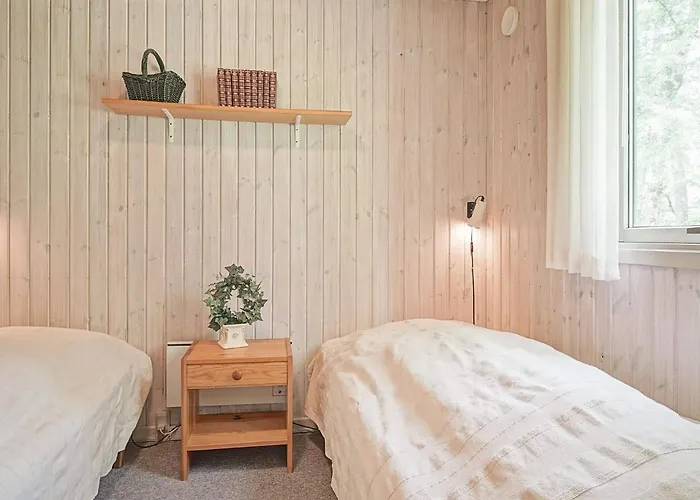 6 Person In Nexo-by Traum * Neksø